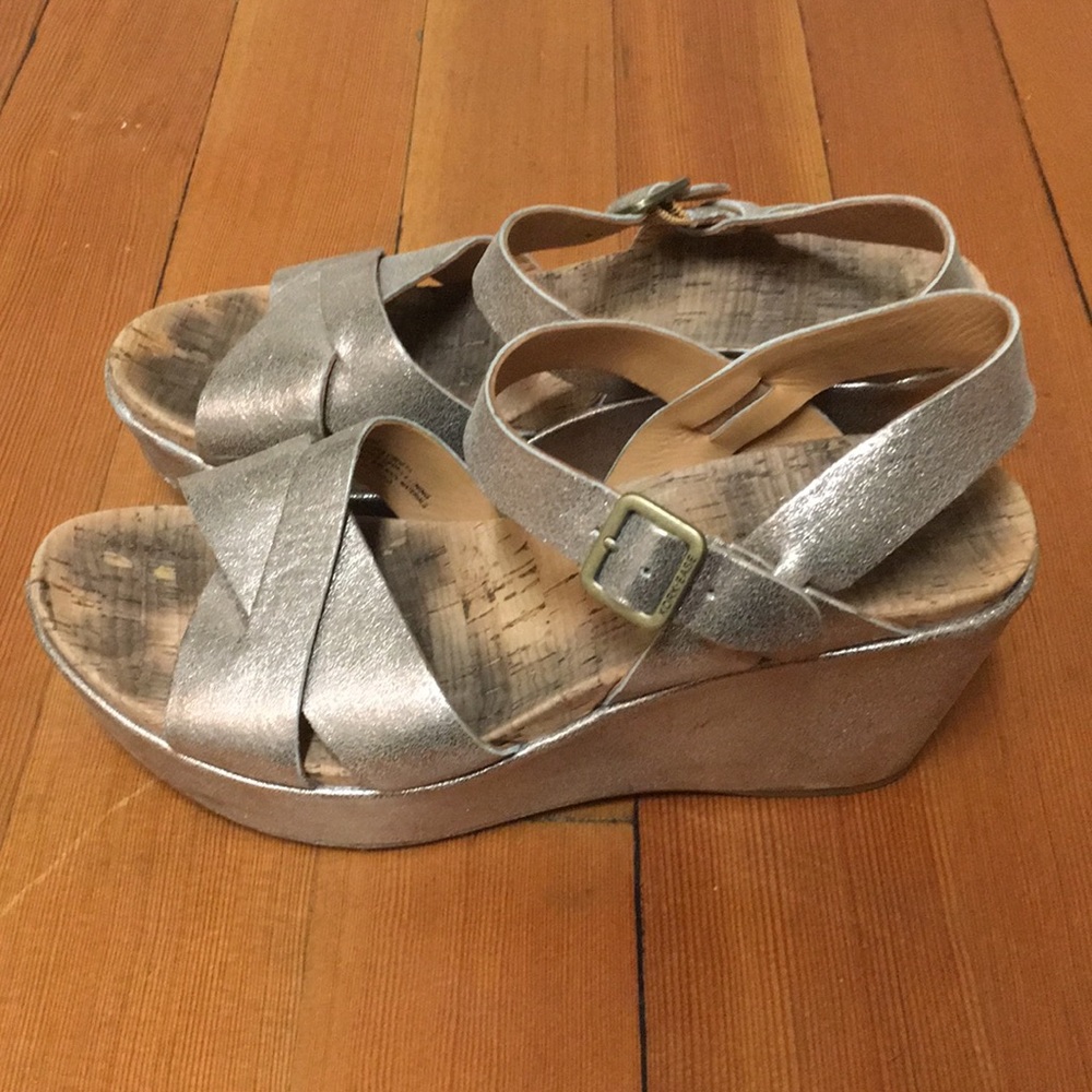 Korkease • gold wedges